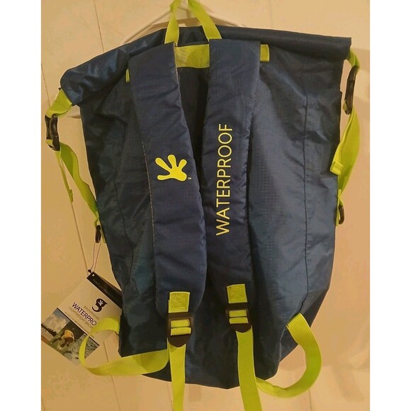 Geckobrands Lightweight 30L Waterproof Backpack Blue Camping Fishing Diving - Picture 2 of 6